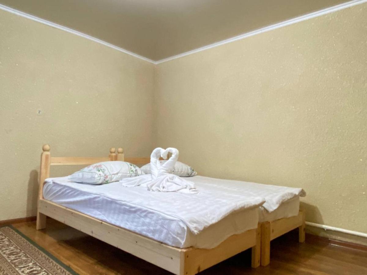 Naryn Rozalinda Guesthouse מראה חיצוני תמונה